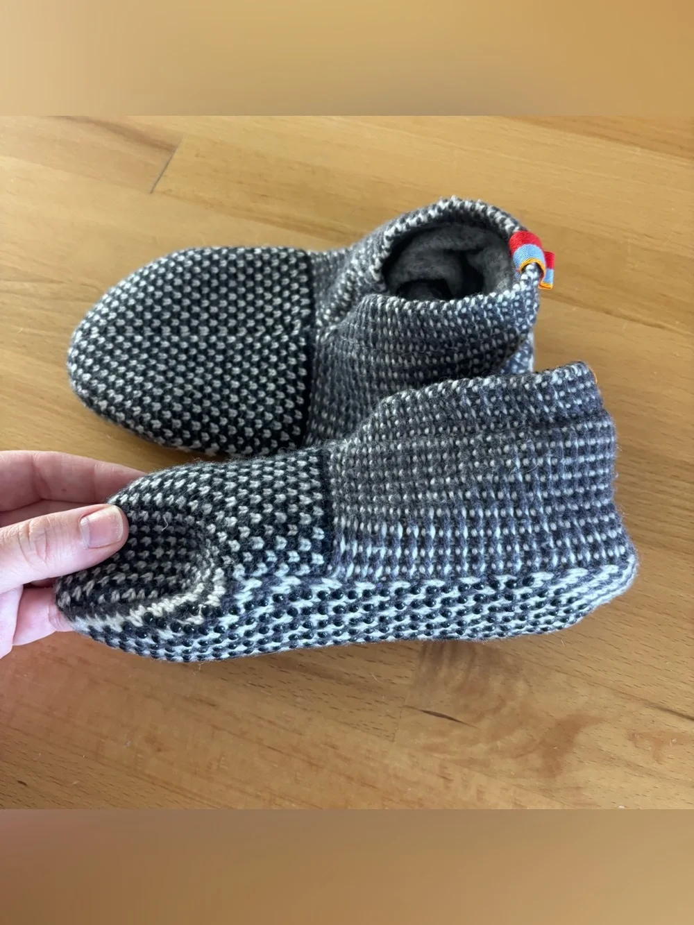 Bombas Gripper Slipper Socks Gray Black Knit House Shoes Unisex Cozy youth 11-13